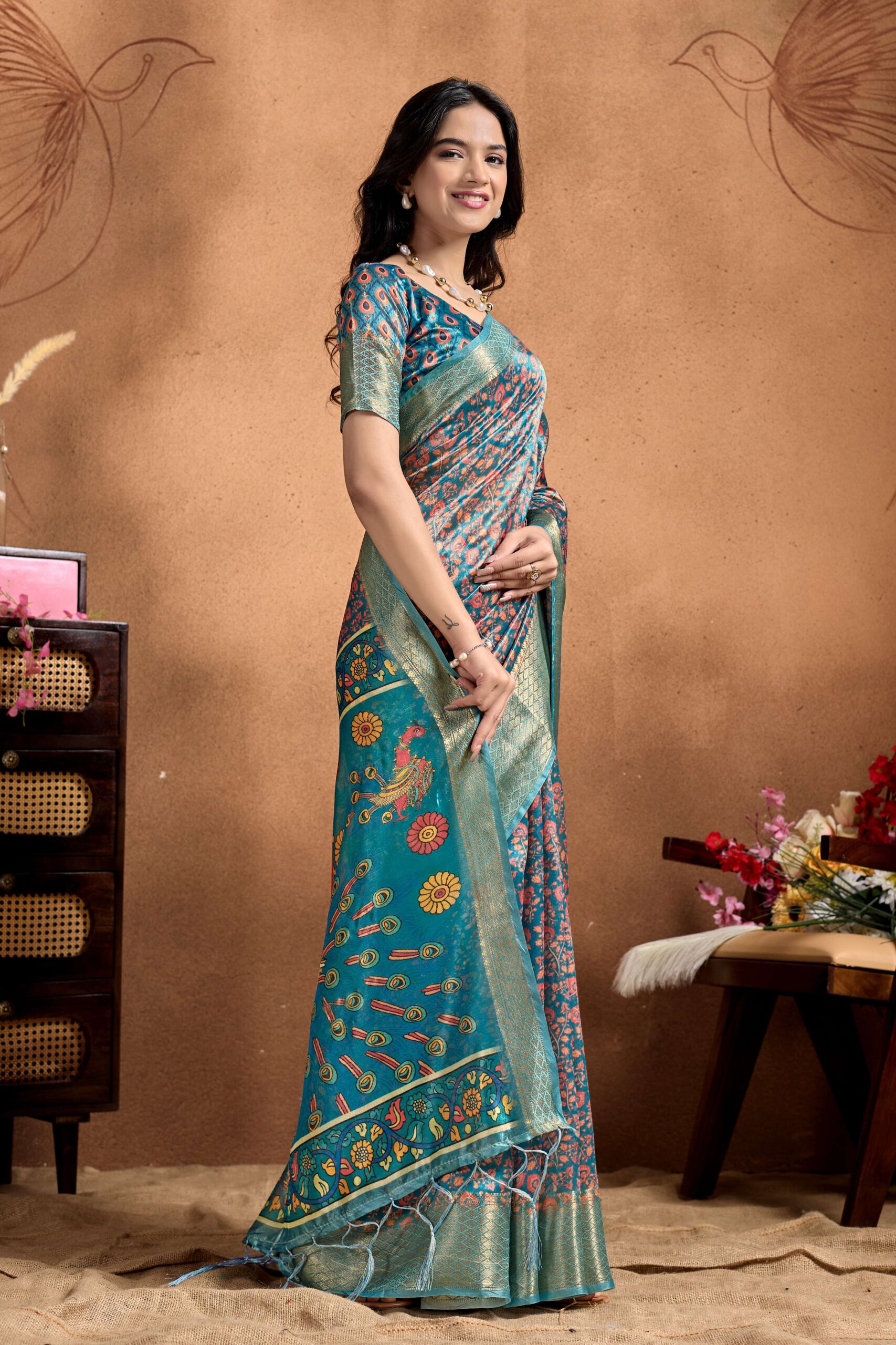 Elegant Soft Silk Saree with Traditional Peacock Pallu - Image 2