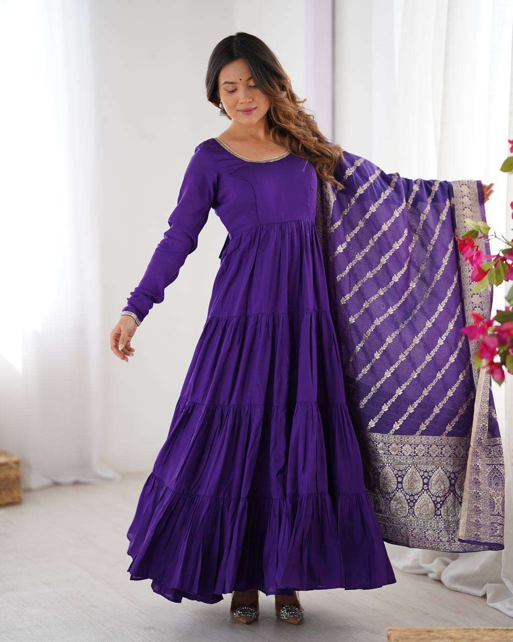 Women's Solid Anarkali Kurti With Pant And Banarasi Silk Dupatta Set - Image 5