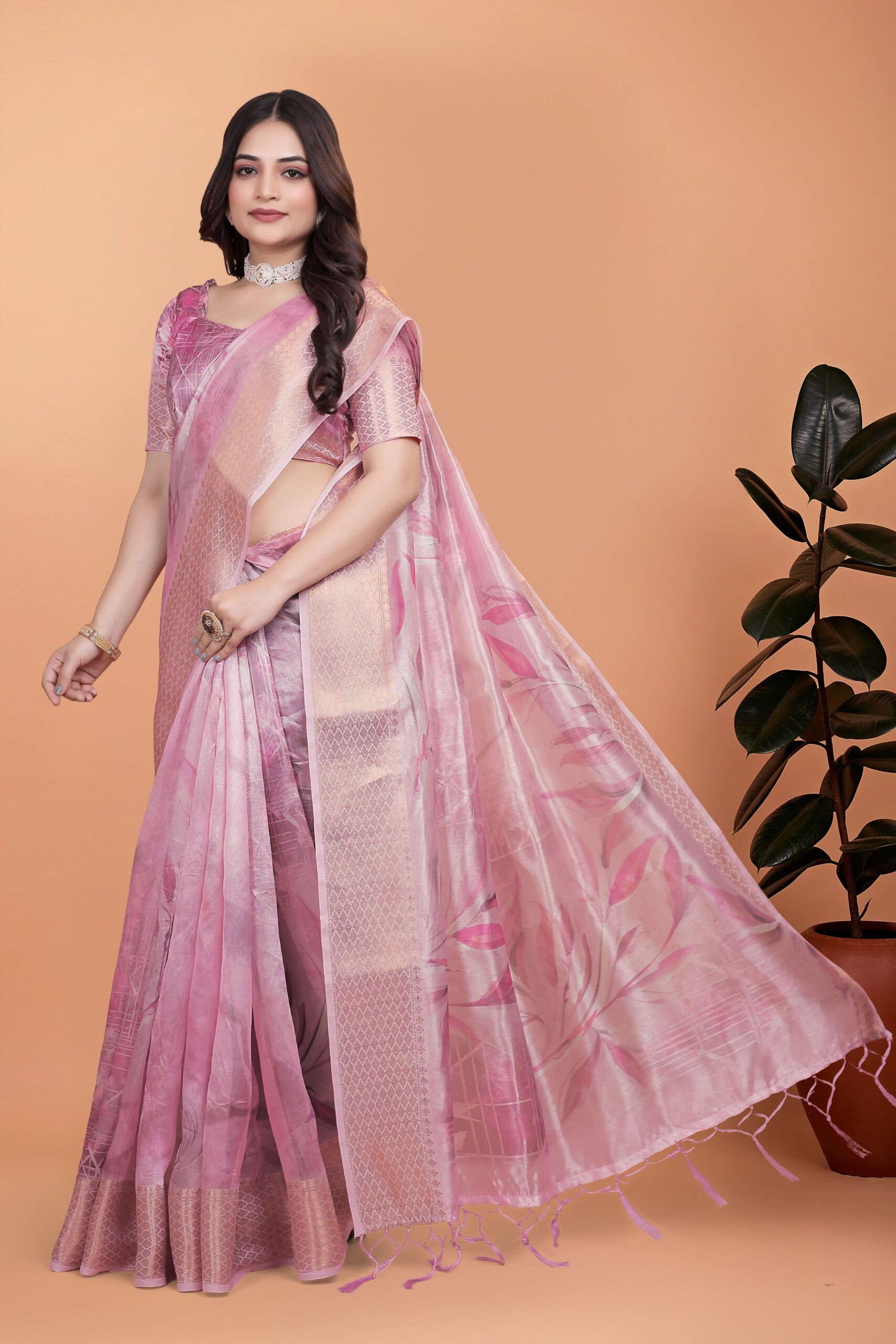 Soft Pink Silk Saree with Elegant Leaf Pattern - Image 5
