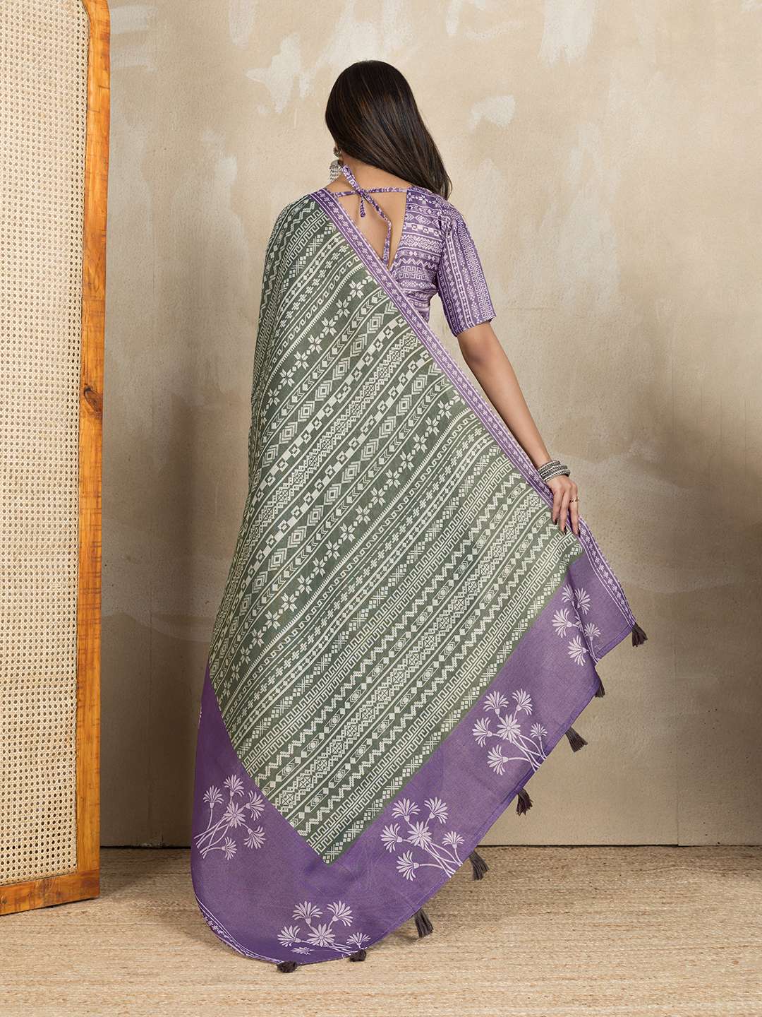 Elegant Teal Green and Mauve Pink Linen Saree with Geometric and Floral Prints - Image 2