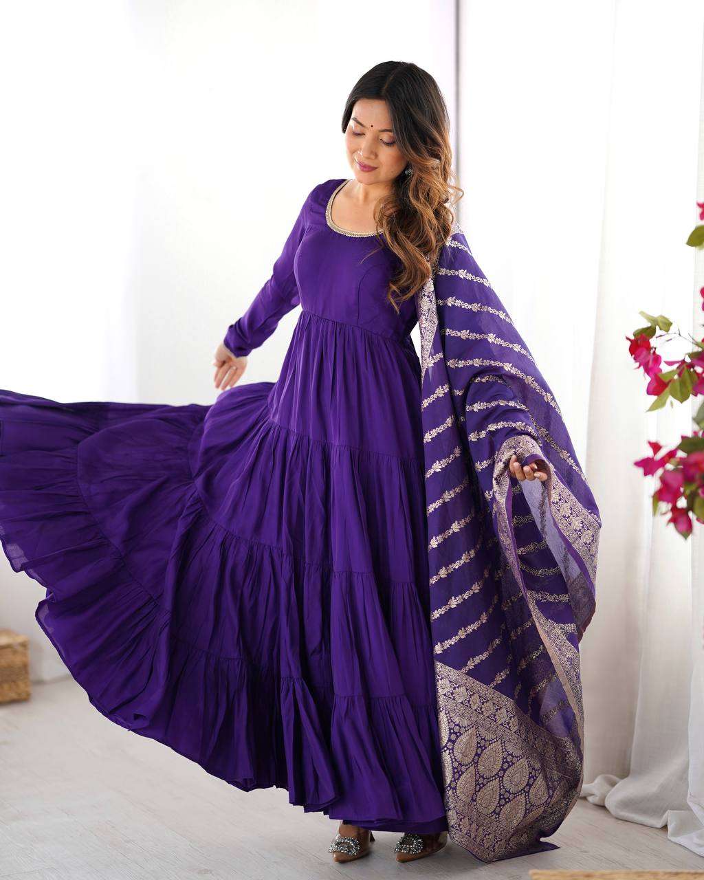 Women's Solid Anarkali Kurti With Pant And Banarasi Silk Dupatta Set - Image 3
