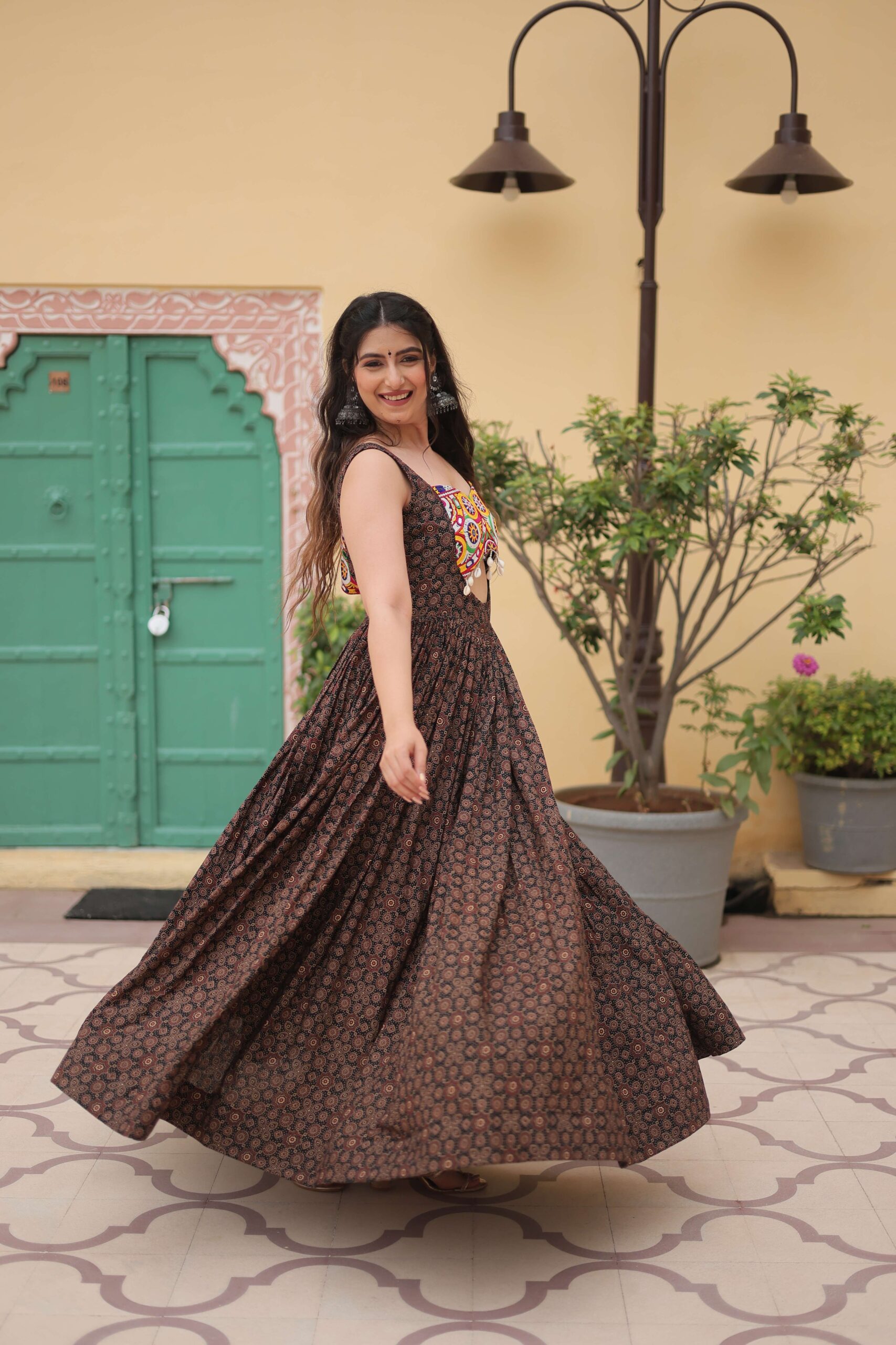 Black Faux Georgette Designer Gown ? Fully Flared Elegant Party & Wedding Set - Image 5