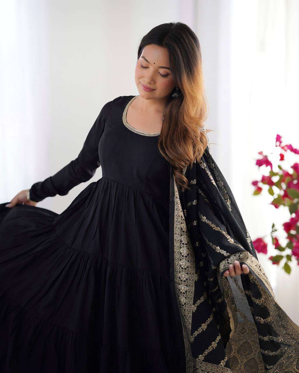Women's Solid Anarkali Kurti With Pant And Banarasi Silk Dupatta Set - Image 8