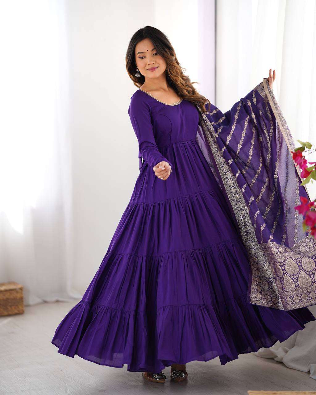 Women's Solid Anarkali Kurti With Pant And Banarasi Silk Dupatta Set - Image 7