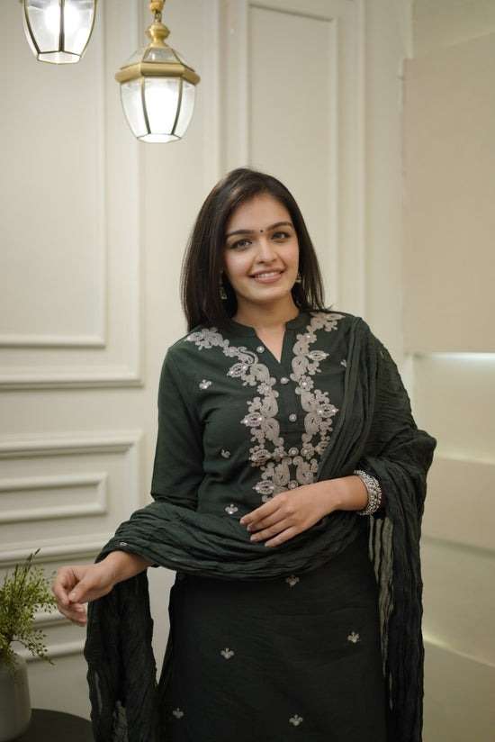 Women's Cotton Embroidery Straight Kurti Pant With Dupatta Set - Image 2
