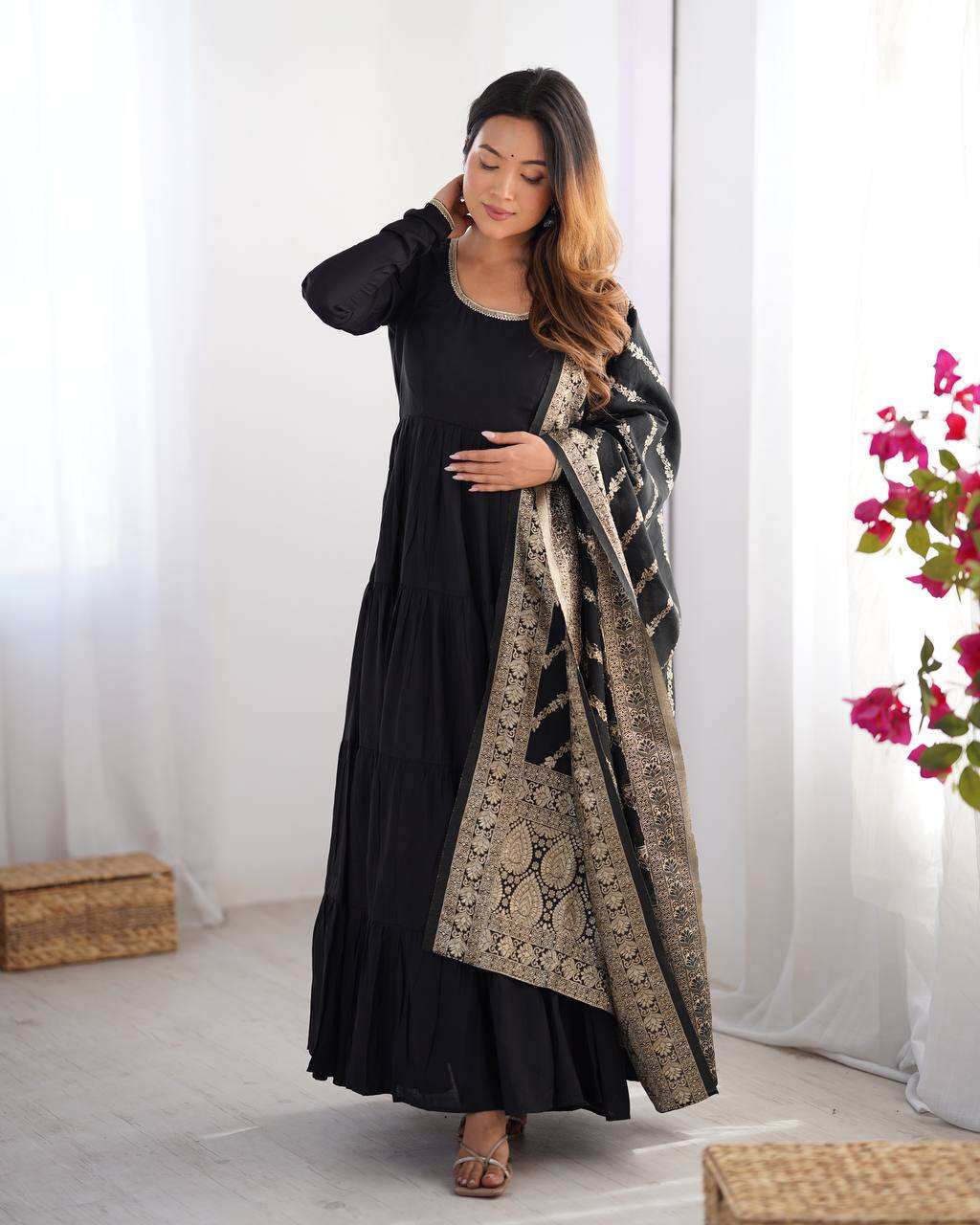 Women's Solid Anarkali Kurti With Pant And Banarasi Silk Dupatta Set