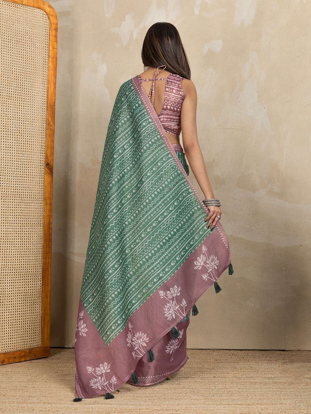 Elegant Teal Green and Mauve Pink Linen Saree with Geometric and Floral Prints - Image 5