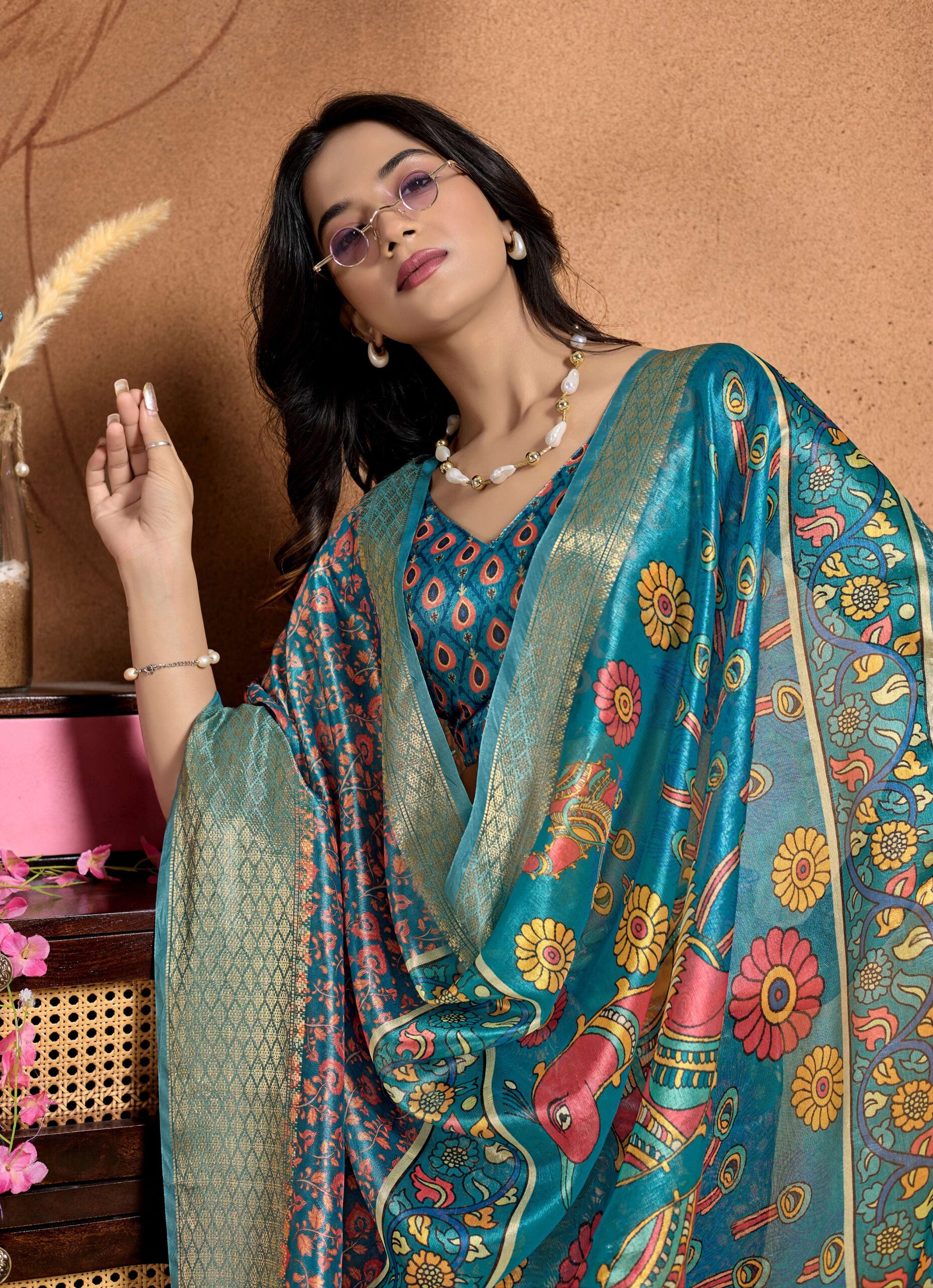 Elegant Soft Silk Saree with Traditional Peacock Pallu - Image 4