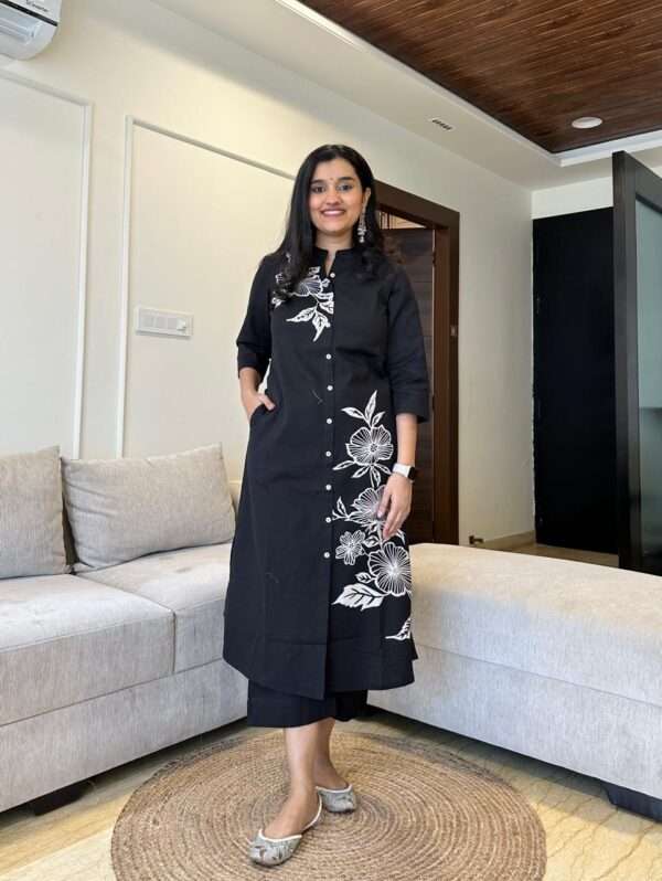 Women's Cotton Floral Printed Straight Kurti With Pant Set - Image 2